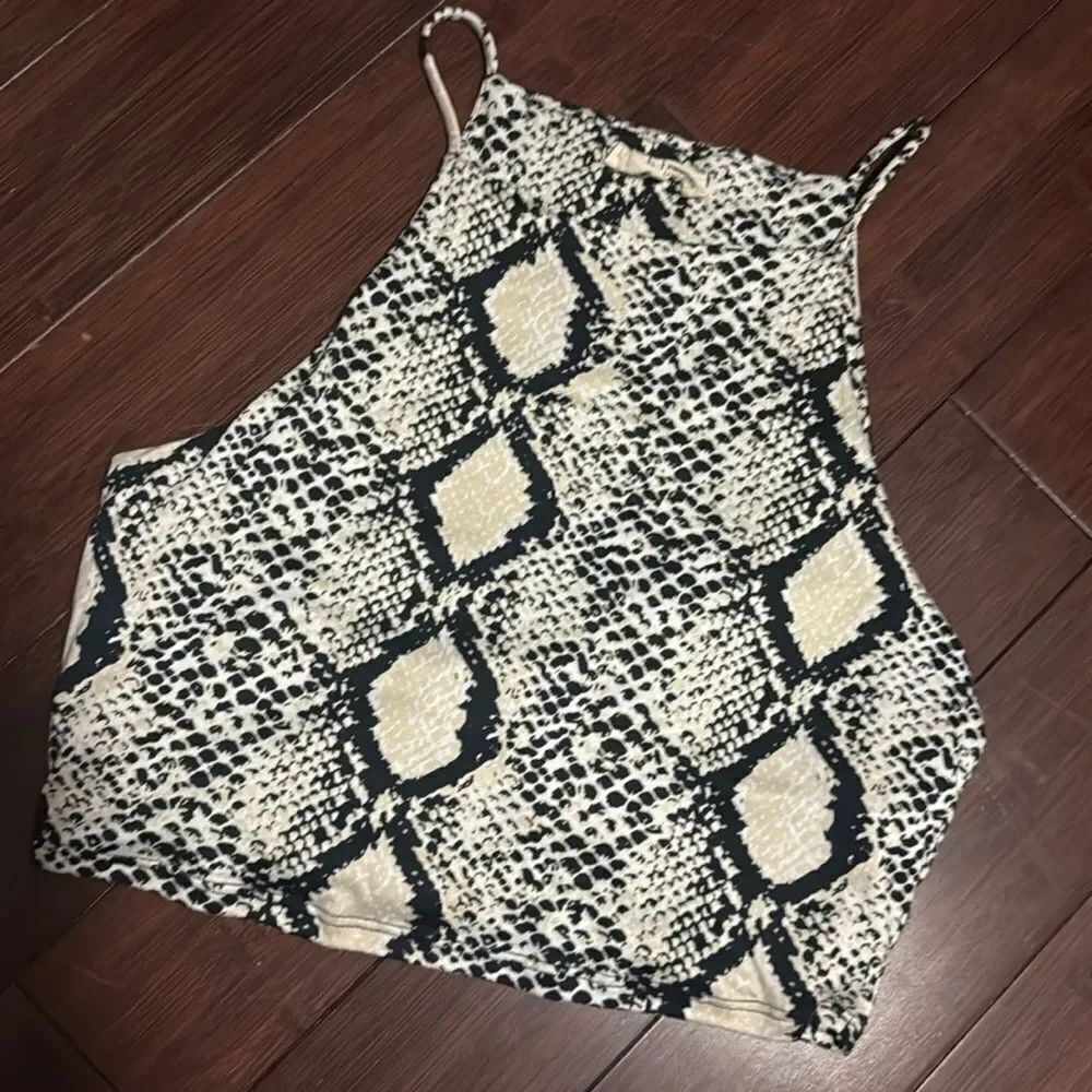 Reptile Patterned Tank Top PEACH LOVE Super Soft Tank - Size Large - Like New